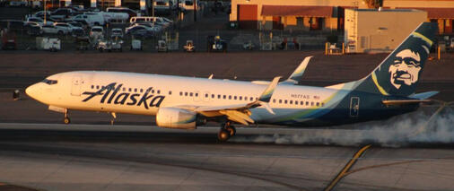 B737-800 (N577AS)